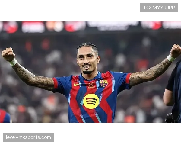 拉菲尼亚庆祝动作背后的文化印记：个人历程与身份认同的鲜明交汇