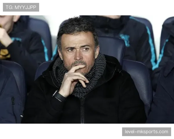 恩里克战术体系本赛季展现清晰攻防结构与中场控制力 恩里克战术体系本赛季展现清晰攻防结构与中场控制力