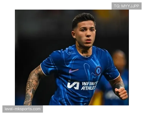 恩佐在切尔西重建中的战术角色与核心地位解析