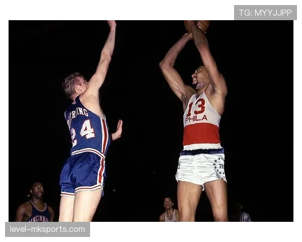 拉里·伯德高效突破减少投篮次数，助凯尔特人提升季后赛得分结构