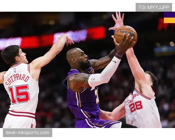 詹姆斯·沃西无球跑动提升效率，明显拉开与队友得分差距