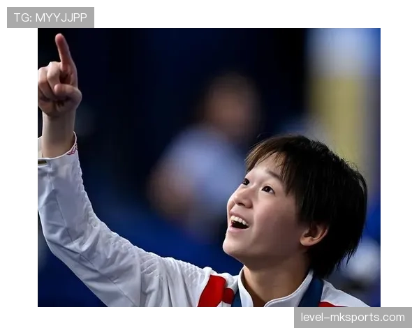 全红婵训练场突然带墨镜，这架势是准备出门拍时尚大片了？